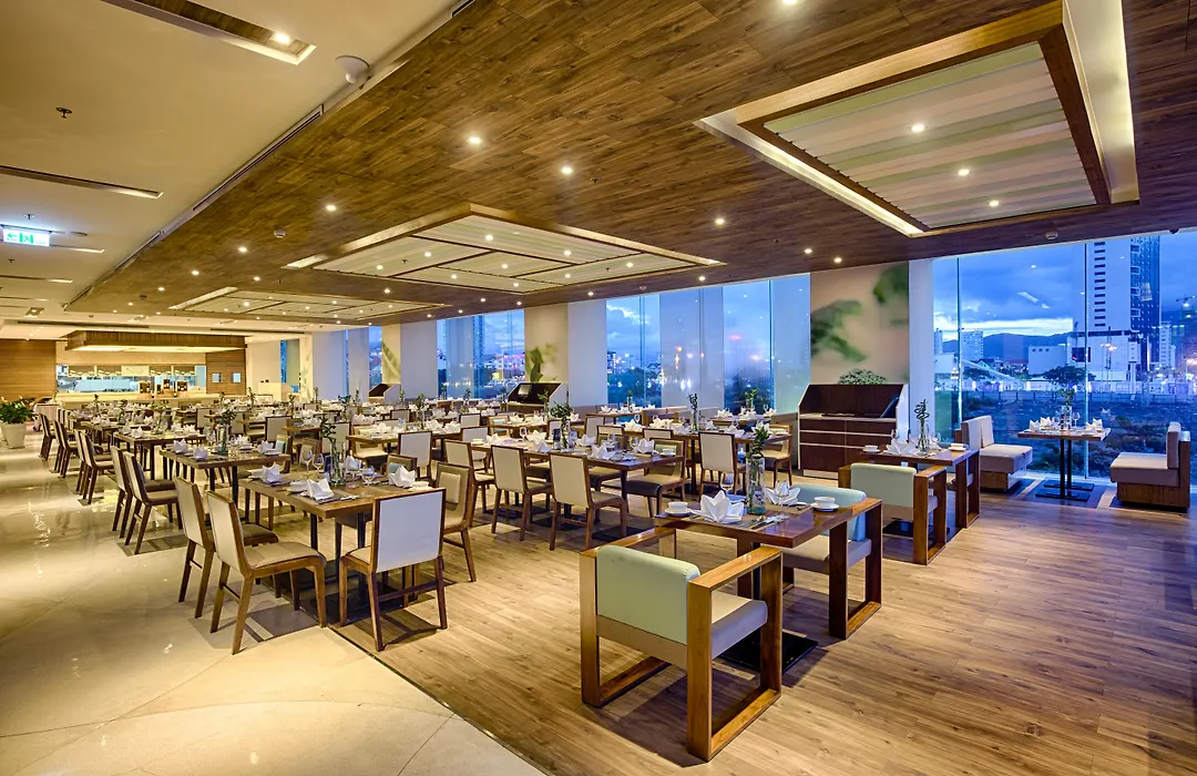 A La Carte Da Nang Beach-1